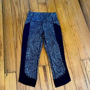 Lululemon Stylish Black and Gray Leggings